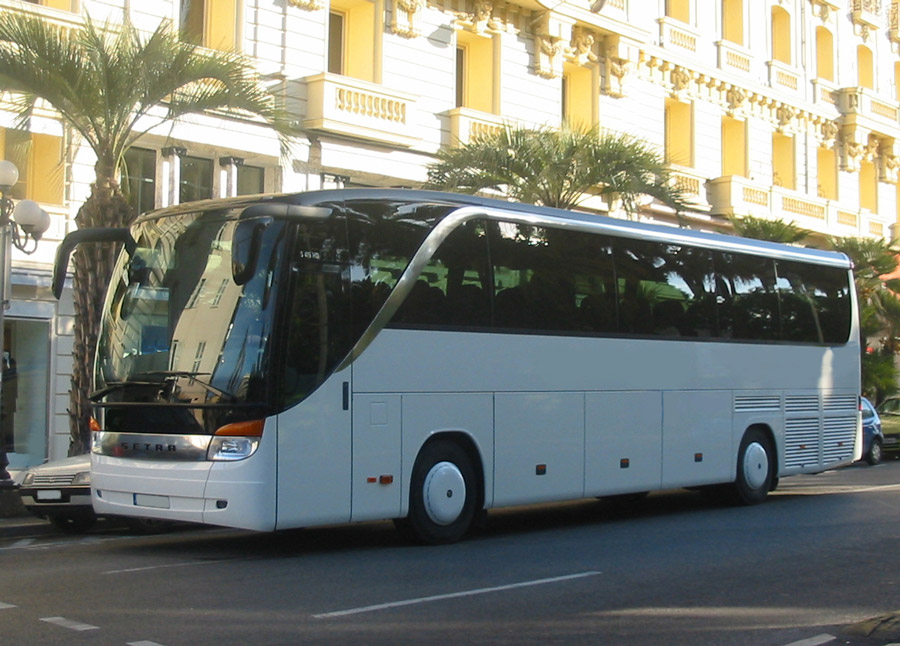 Coach rental on the French Riviera